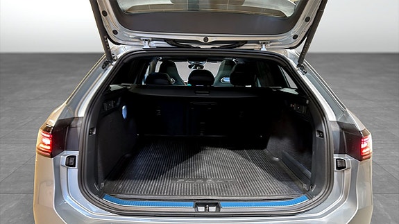 Volkswagen Passat 13 of 23