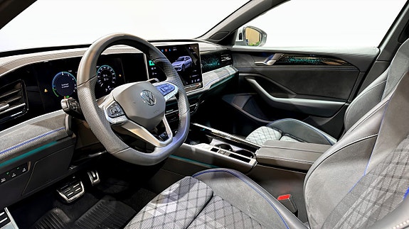 Volkswagen Passat 7 of 23