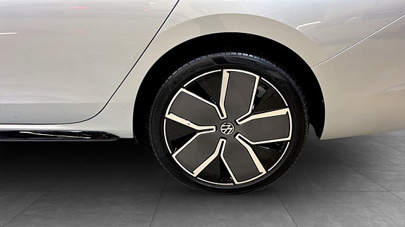 Volkswagen Passat 6 of 23