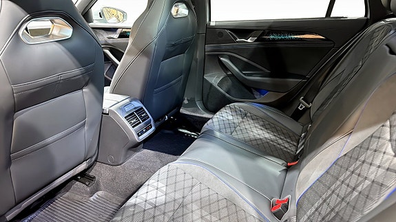 Volkswagen Passat 12 of 23