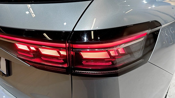 Volkswagen Passat 16 of 23