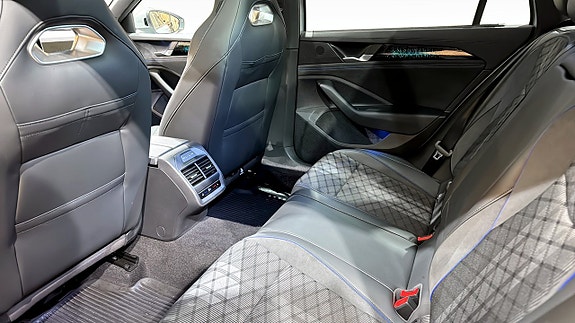 Volkswagen Passat 12 of 23