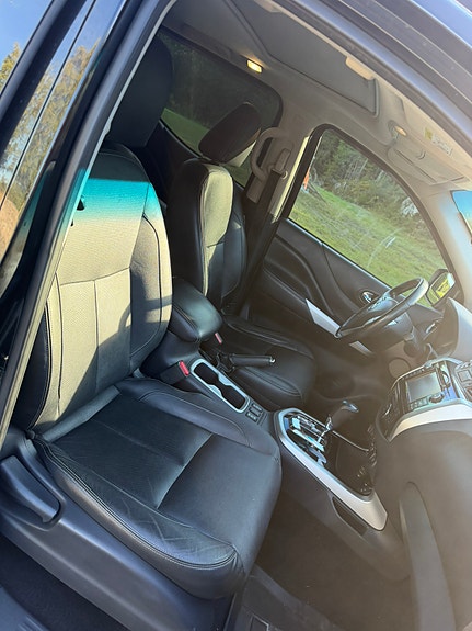 Nissan Navara 5 of 9