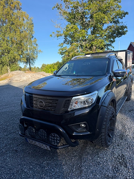 Nissan Navara 2 of 9