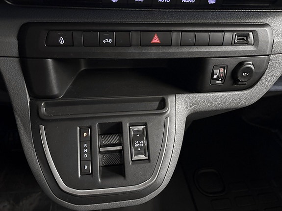 Peugeot e-Expert 13 of 18