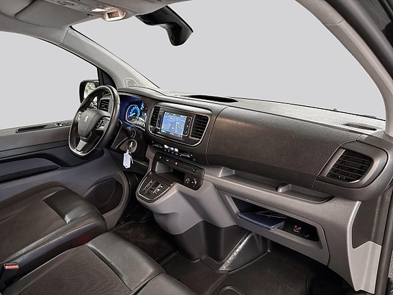Peugeot e-Expert 8 of 18