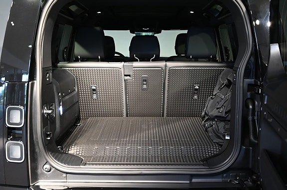 Land Rover Defender 90 25 of 30