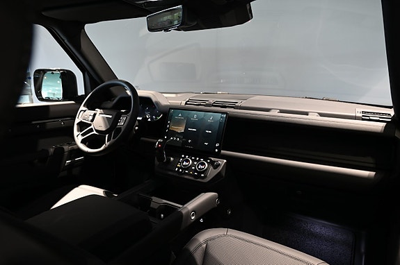 Land Rover Defender 90 11 of 30