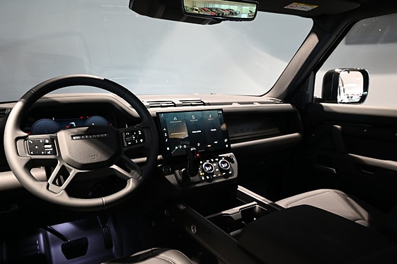 Land Rover Defender 90 13 of 30