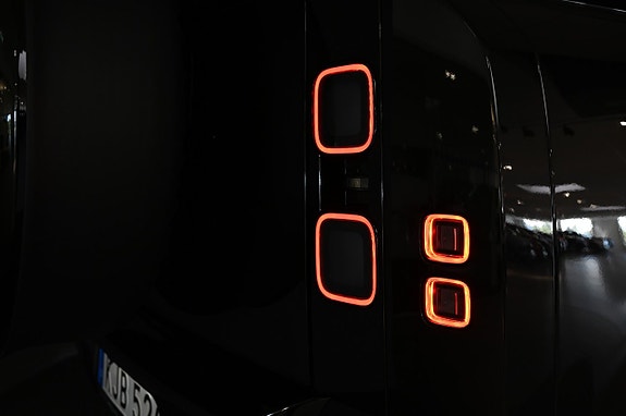 Land Rover Defender 90 30 of 30