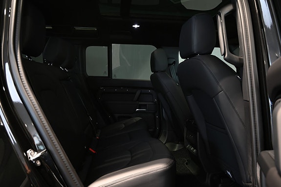 Land Rover Defender 90 16 of 30