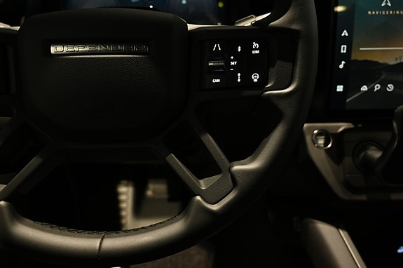 Land Rover Defender 90 18 of 30