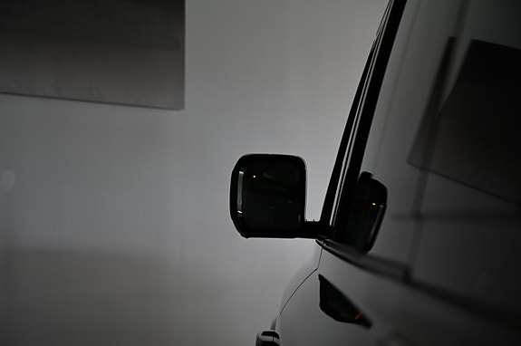 Land Rover Defender 90 28 of 30