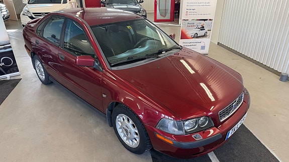 Volvo S40 2 of 19