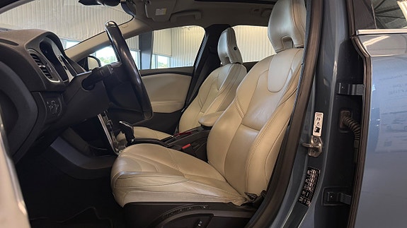 Volvo V40 10 of 26