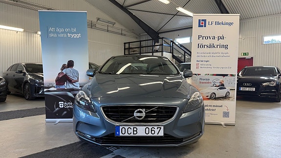 Volvo V40 3 of 26