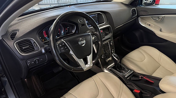 Volvo V40 12 of 26
