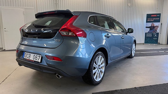 Volvo V40 8 of 26