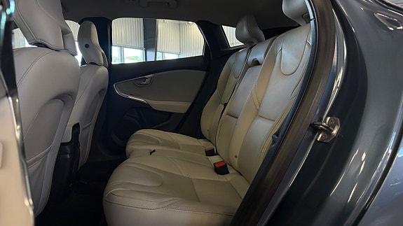 Volvo V40 24 of 26