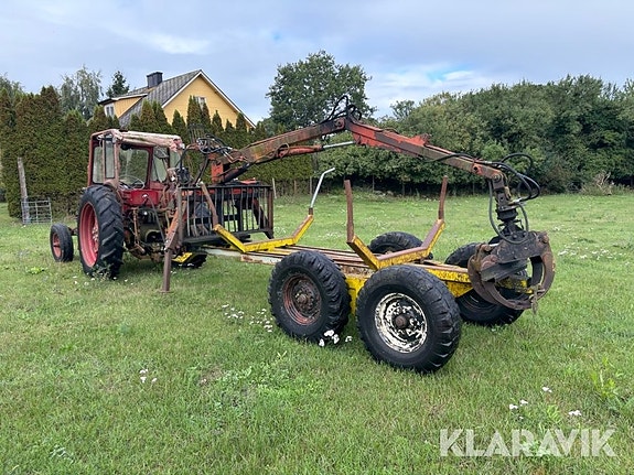 Traktor Volvo BM 400 Buster med skogsvagn 3 of 6