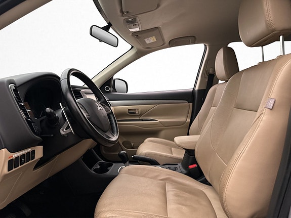 Mitsubishi Outlander 12 of 30