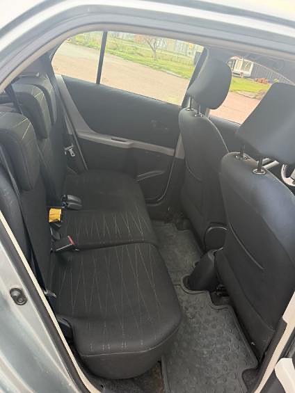 Toyota Yaris 4 of 7