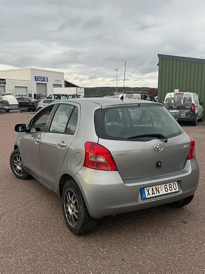 Toyota Yaris 6 of 7