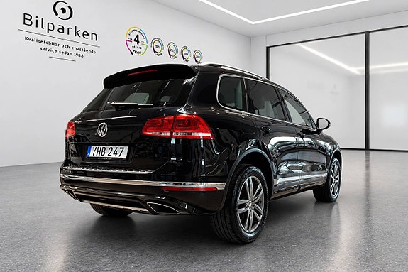 Volkswagen Touareg 2 of 19