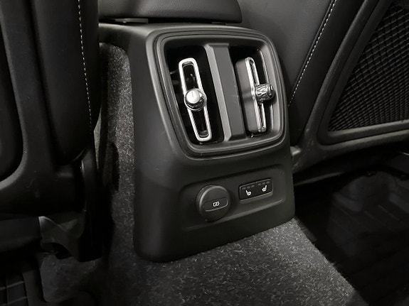 Volvo XC40 10 of 25