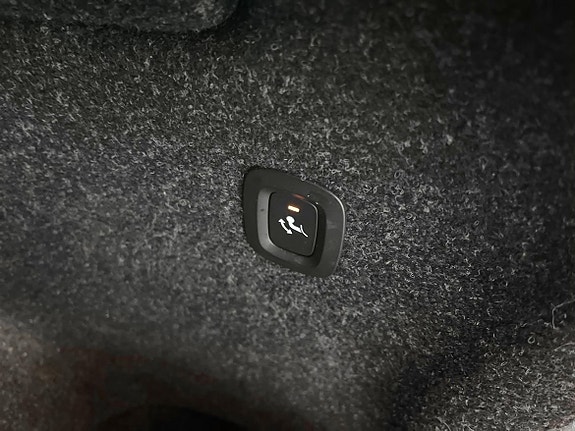 Volvo XC40 13 of 25