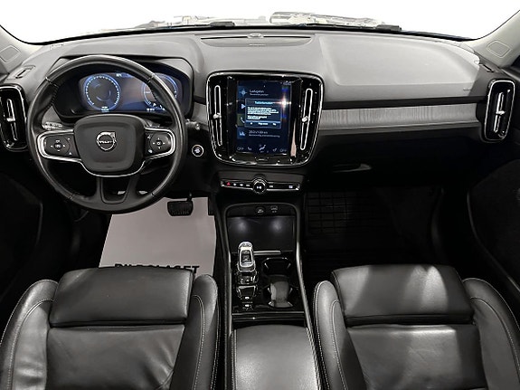 Volvo XC40 8 of 25
