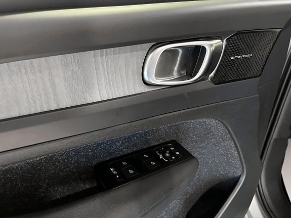 Volvo XC40 16 of 25