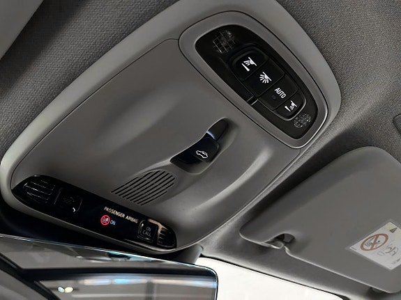 Volvo XC40 25 of 25