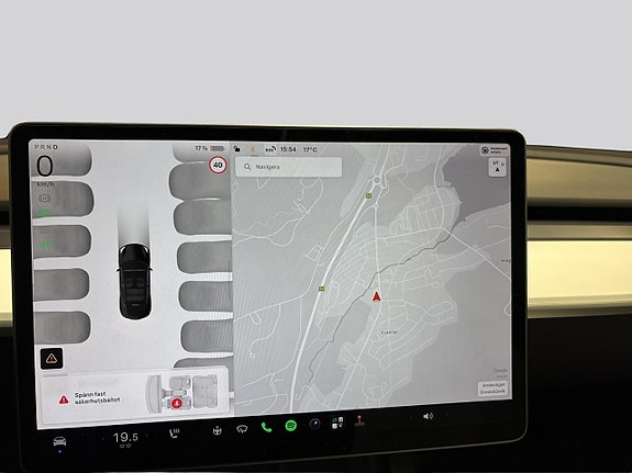 Tesla Model Y 10 of 19