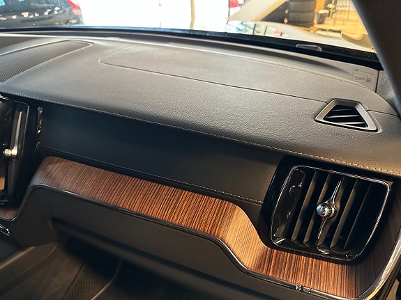 Volvo XC60 13 of 20