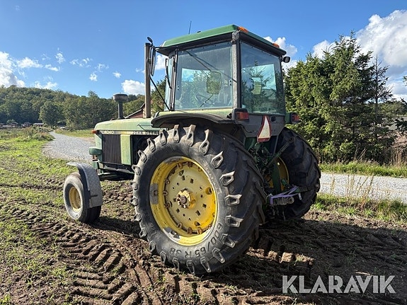Traktor John Deere 4040 med dubbelmontage 3 of 6