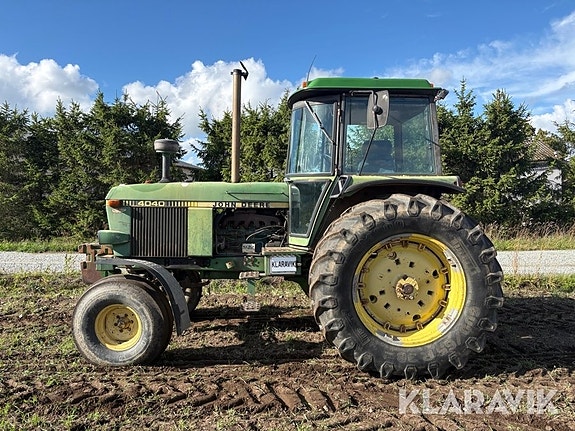 Traktor John Deere 4040 med dubbelmontage 2 of 6