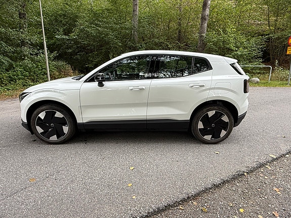 Volvo EX30 2 of 8