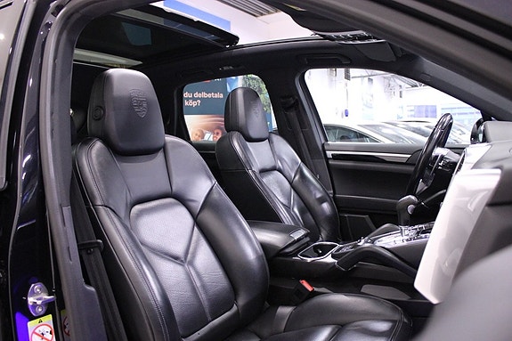 Porsche Cayenne 18 of 30