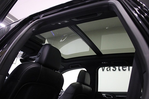 Porsche Cayenne 14 of 30
