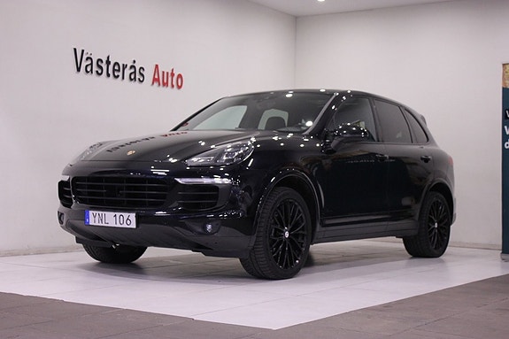 Porsche Cayenne 2 of 30