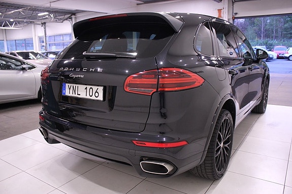 Porsche Cayenne 8 of 30