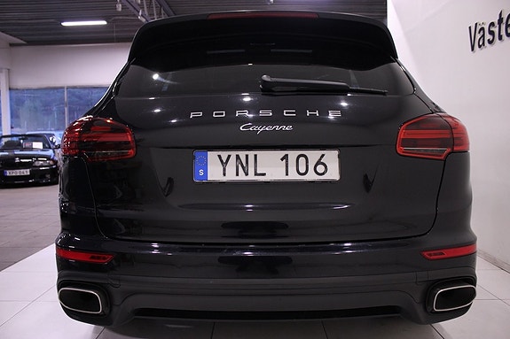 Porsche Cayenne 7 of 30