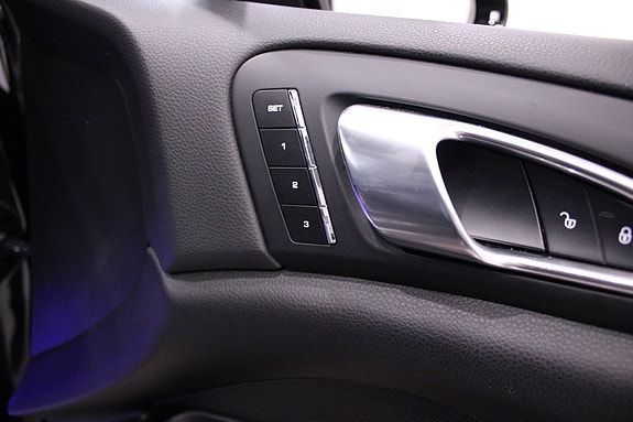Porsche Cayenne 19 of 30