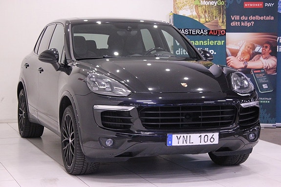 Porsche Cayenne 4 of 30
