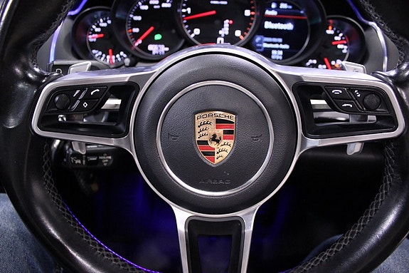 Porsche Cayenne 27 of 30