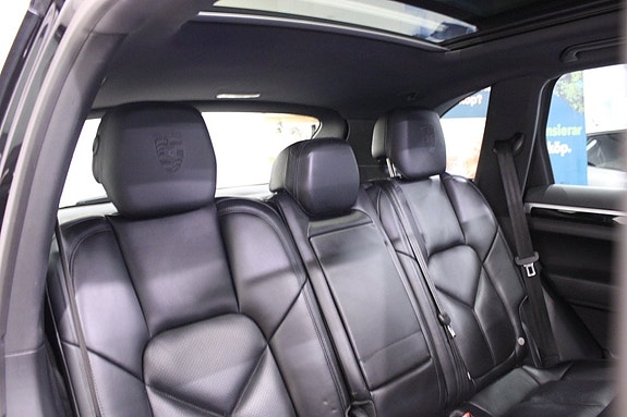 Porsche Cayenne 21 of 30