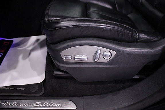 Porsche Cayenne 11 of 30