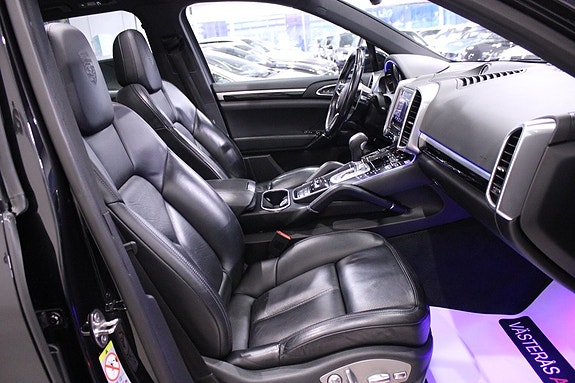 Porsche Cayenne 17 of 30