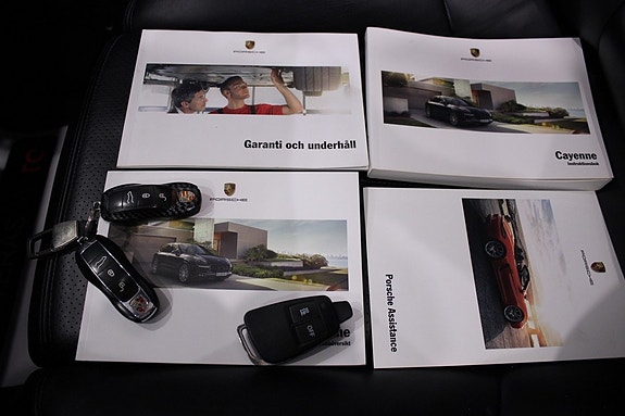 Porsche Cayenne 28 of 30